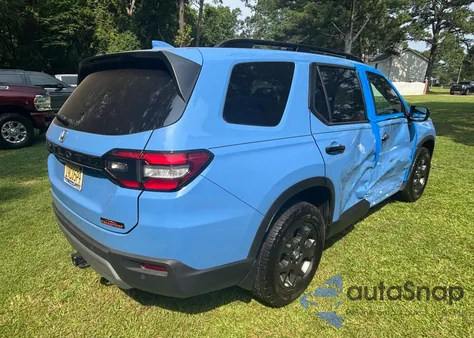 2025 Honda Pilot Trailsport z USA, uszkodzony, nr VIN 5FNYG1H68SB066927